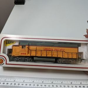 Bachmann HO Scale Lighted Union Pacific Train 866 In Original Box- Reduced